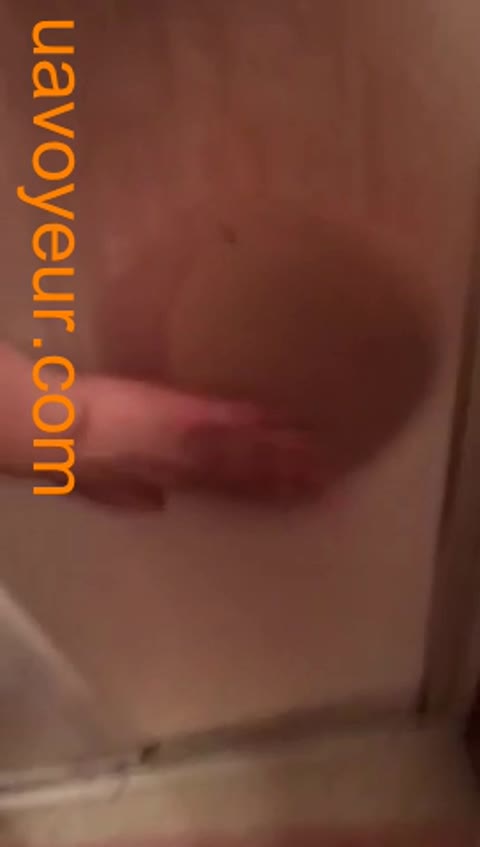         二人の入浴を友達が強引におふざけ撮影！ 張り付く尻がエロい? 81404
    