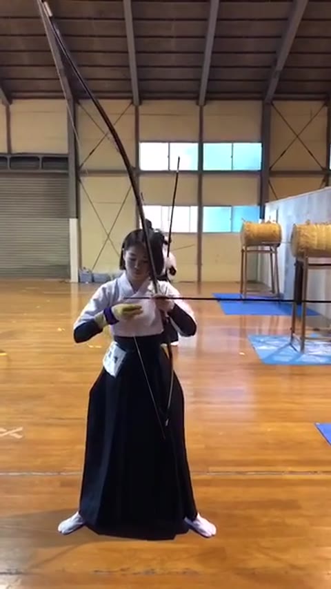         【衝撃！】弓道部の美少女・奇跡の神配信・・
    
