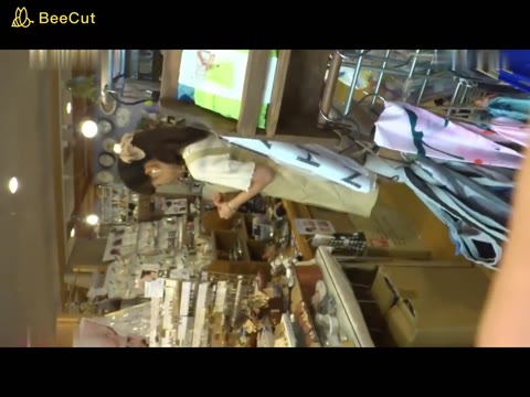         （PC/携帯対応）撮影バレ！！道を教えてくれた美少女に裏切り行為！！！
    