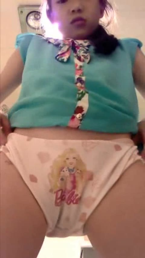         細身の娘が全裸でおふざけ神配信♪ノリノリで指示通りにペンオナする高学年★etc８作品
    