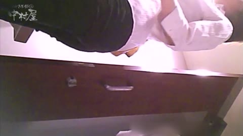         女子トイレ盗撮～某ファミレス編～vol.40
    