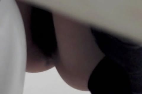         無修正　和式パイパンマ〇コ丸見え JKリアル盗撮
    