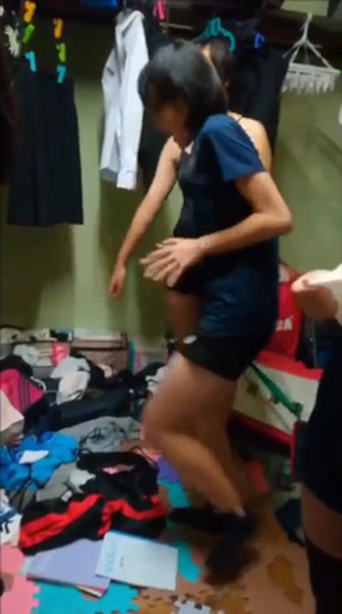         【ガチ】バレー部室盗撮
    