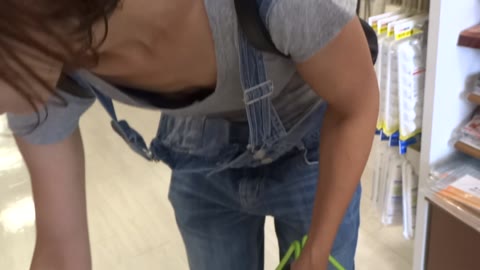         胸元の隙間vol.56
    