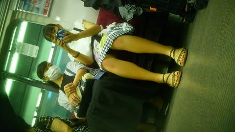         電車でゆらゆら対面Ｊ〇☆スクミズと体操服と夏の想い出♬ etc 新作パンチラ８作品
    