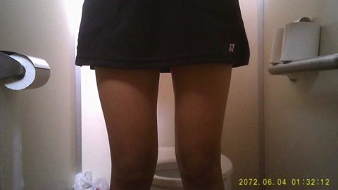         バレー大会の○学生女子☆トイレで生着替え＆極太うんこ☆大量動画
    