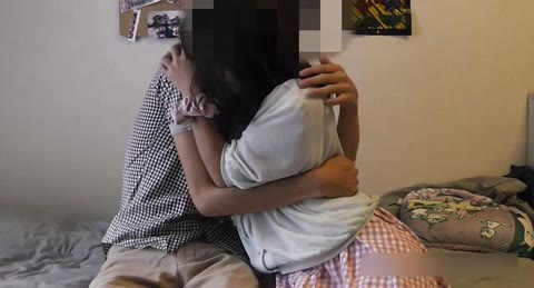         ナンパした娘は処女だった。言葉巧みに乗せられて破瓜された〇学生
    