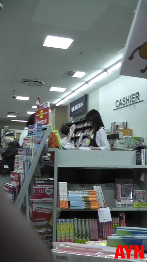         ショッピング街で超ミニなｋを追跡！スマホで純白生パンティ♬etc5作品
    