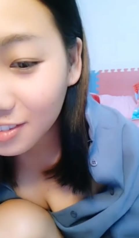         こんなかわいい子がポロリ配信
    