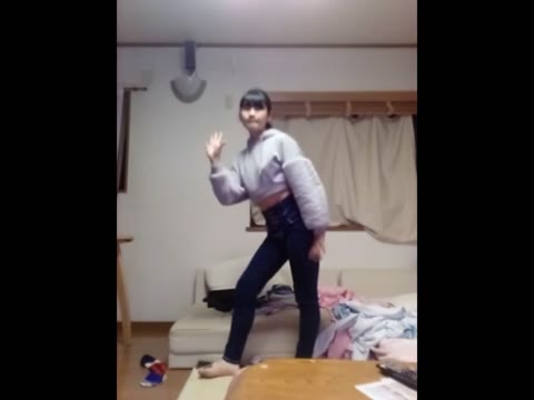         処女Cちゃん踊りながらストリップ
    