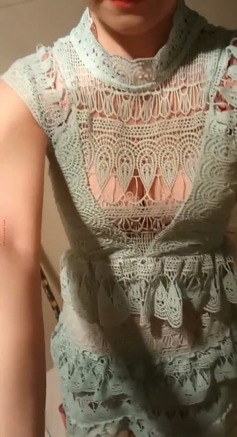         美巨乳美女のトイレ自画撮りオナニー
    