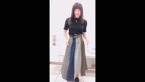         駅のトイレでまさかの行為
    