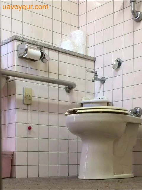         女子陸上部 着替え と 洋式トイレ 尻 顔あり （かわいい）81404
    