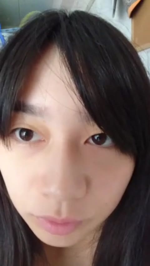         着替えでマンチラ事故する娘
    