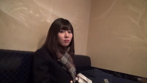         「すごい…、人が通ってるんだけど…、大丈夫？」
    