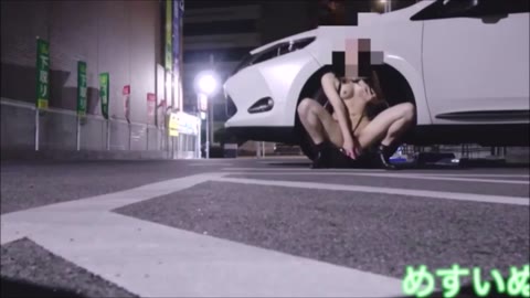         かなりスタイルが良く・美肌で美乳な美人さんが、公衆トイレや完全野外で隠語つぶやき激しいオナ
    