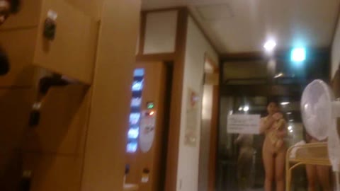         ぴちぴち女風呂。若い乙女たちに人気の温泉に潜入ｘ３
    