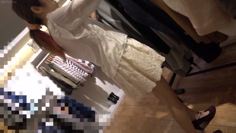         ロリカワ店員のPもブラも同時に堪能！下着一丁姿でモロ見え！可愛いお顔で無防備な赤裸々卑猥パンチラじっくり盗撮♡
    