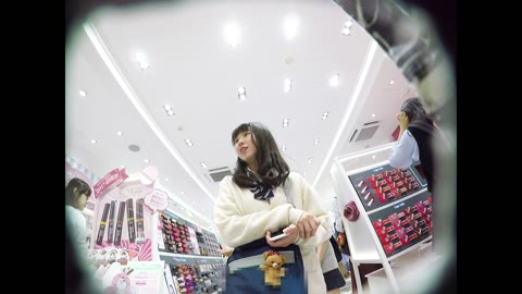         ひとめぼれするレベルに神可愛い現役ｋちゃんを追跡！逆さ撮りetc
    