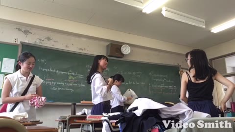         教師が流出J校内教室の着替え2
    