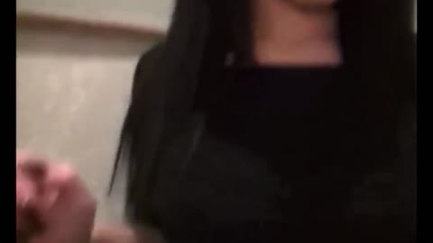         お小遣い稼ぎの美女、苦い顔しながらゴックンするサービス
    