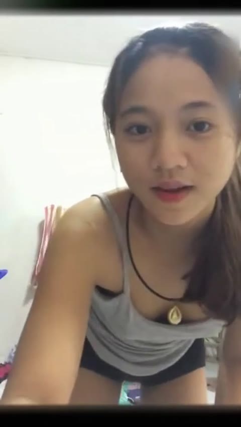         こんなかわいい子が前かがみポロリ
    