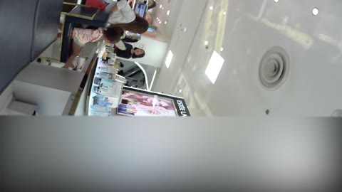         高画質パンチラ逆さ撮り057　エロママの超絶しゃがみパンティー
    