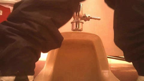         部活●Kの引き締まった太ももの間からほとばしる聖水 1
    