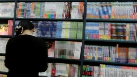         【鬼畜スカートめくり16】～バレて怒られ睨みながら逃げられました、、、～
    