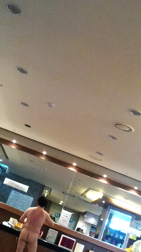         Water Park Bathroom Korea 6
    