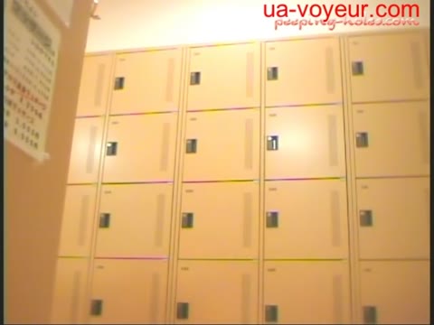         スポーツブラの女の子
    