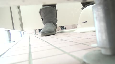         【至高洗面所盗撮】38 至高体育館 局部好きの為の下方撮り特集!!07
    