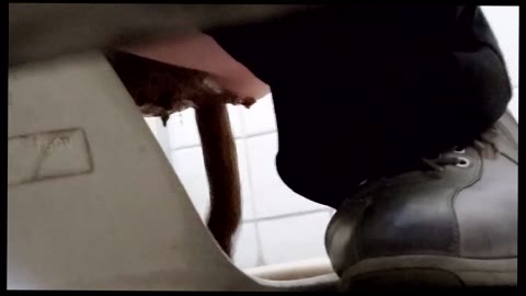         【うんこお漏らし】間に合わず…うんこまみれ
    