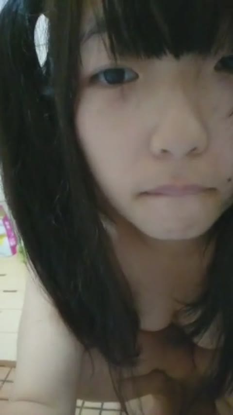         妹系ツインテ娘がお風呂場で
    