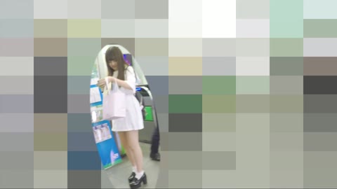         （PC/携帯対応）乃木坂系美少女の丸見え衝撃純白パンティ！！
    