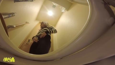         【洗面所盗撮 便所蟲リターンズ2匹目】7名登場※【洗面所盗撮vol.21便所蟲さんのリターン～寺子屋洗面所盗撮～
    