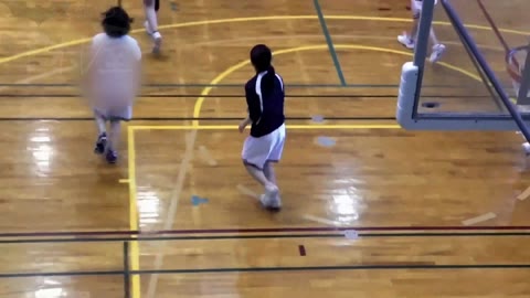         マ○コ丸見え！第三体育館潜入撮File009 珍しい！左手で御尻を広げながら右手で拭く
    