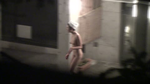         露天風呂でくつろぐピチピチ娘たちの裸体、その２
    