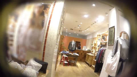         働く女性！SSS級美人店員さんのTバックお尻パンチラ
    