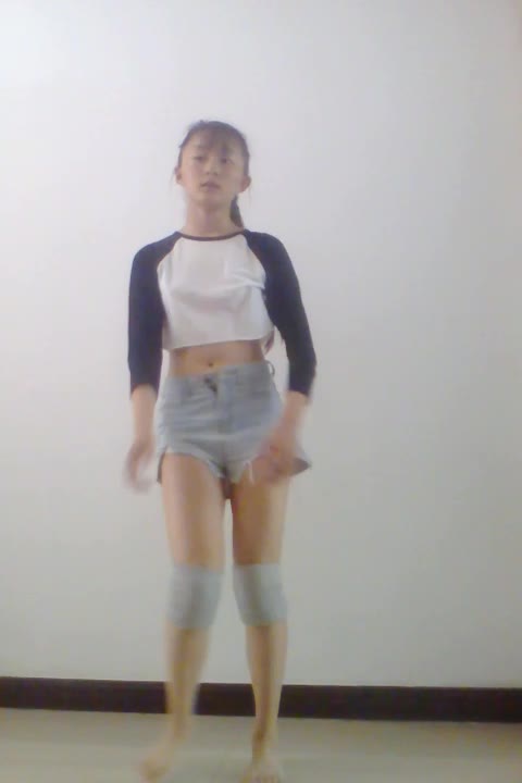         色々見せたい女の子☆清楚系シーちゃんが全裸ではじめる・・！ほか５作品+
    