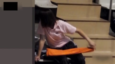         市民体育館。J〇競技大会の女子トイレにて。4本
    