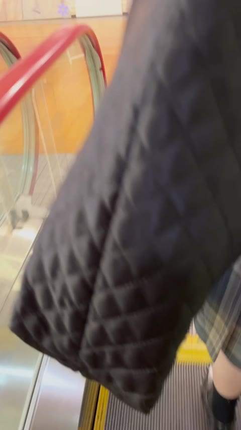         (トイレで全身いじり、くぱぁアリ) スタイル良すぎな激カワノーブラ青チェK逆さ撮りと全身いじり
    