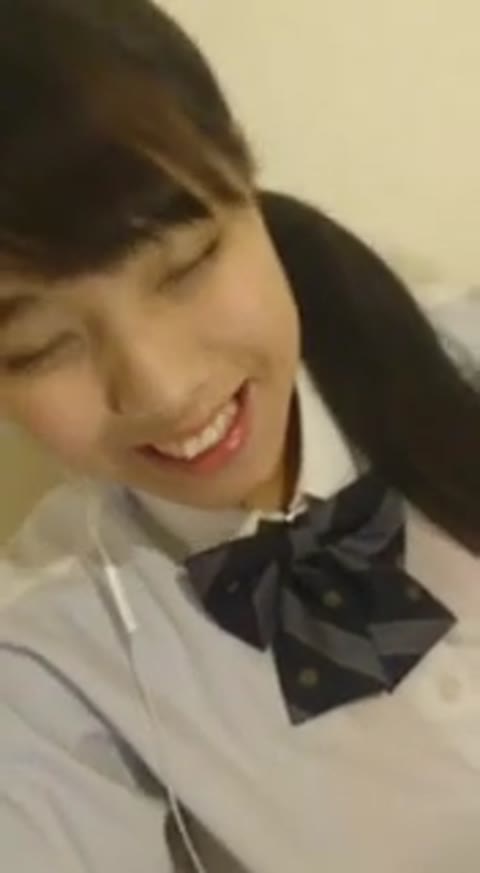         現役美少女の制服オナ
    