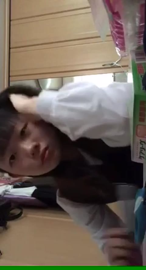         アイドル級に可愛いＪＸの女の子が脱ぎぬぎオナニー生披露
    