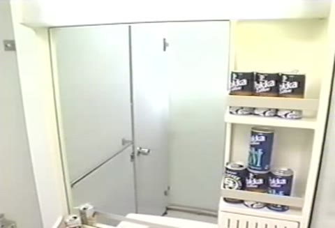         美少女が学校トイレでこっそり疑似射精
    