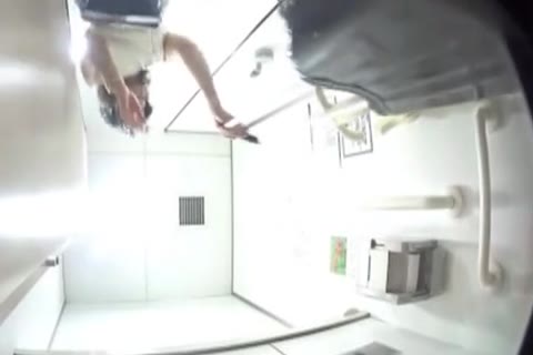         無修正　 和式トイレ美人ＯＬ盗撮スペシャル
    