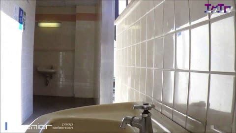         至近距離洗面所 Vol.17 生理中の乙女が集中！
    