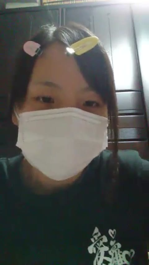         恥ずかしがりやの女の子
    