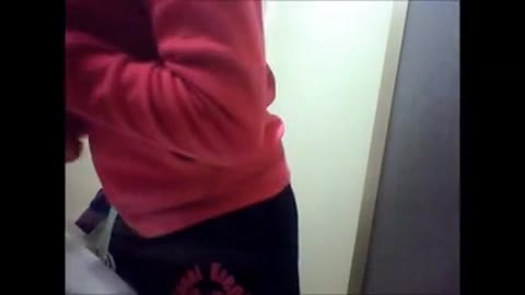         【家庭内盗撮】義理の父親が脱衣所に複数カメラを設置 1505
    