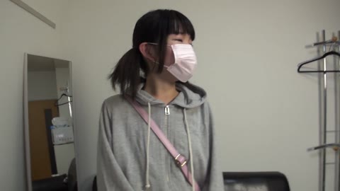         【個人撮影】初撮り中出し3P☆可愛い黒髪18歳(天使)ピンク乳首娘におっさん二人容赦なく中出ししちゃいました
    